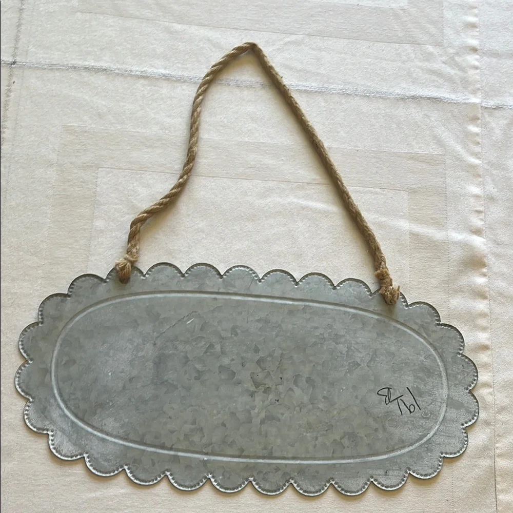 Charming Oval Welcome Sign